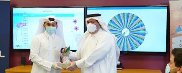 FEC Representative offering Qatar eNature Trophy to the Minister of Education