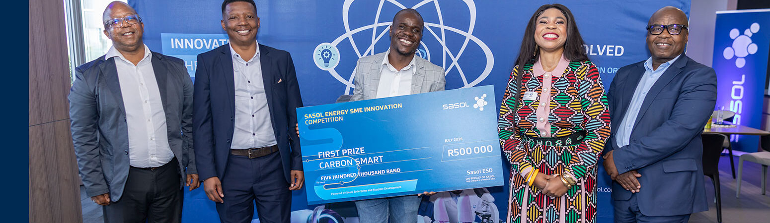 3 winners of the Sasol Innovation competition with Sasol leadership