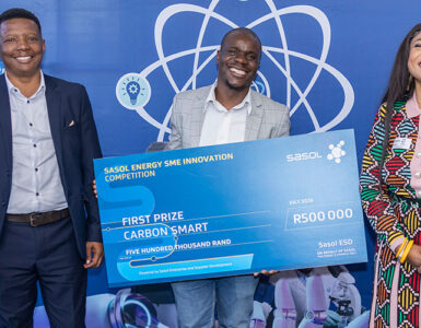 3 winners of the Sasol Innovation competition with Sasol leadership