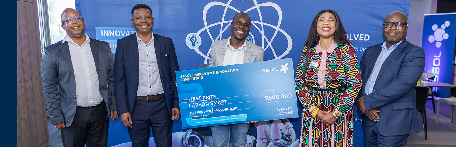 3 winners of the Sasol Innovation competition with Sasol leadership